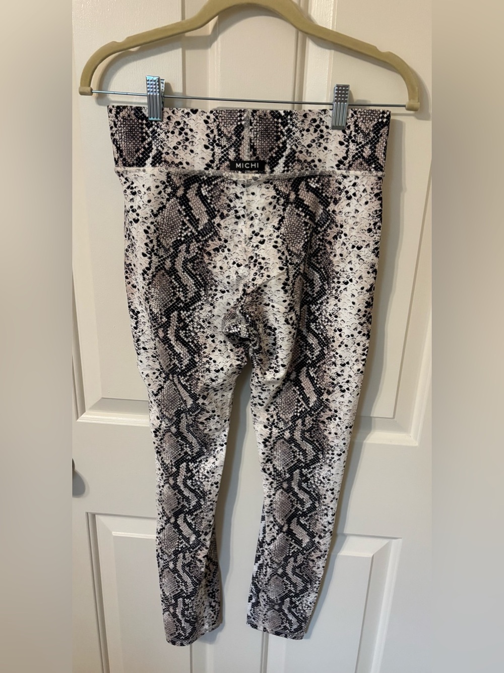 MICHI Snake Print High-Waist Leggings and Crop Sports Bra Set - M/L - Picture 4 of 7